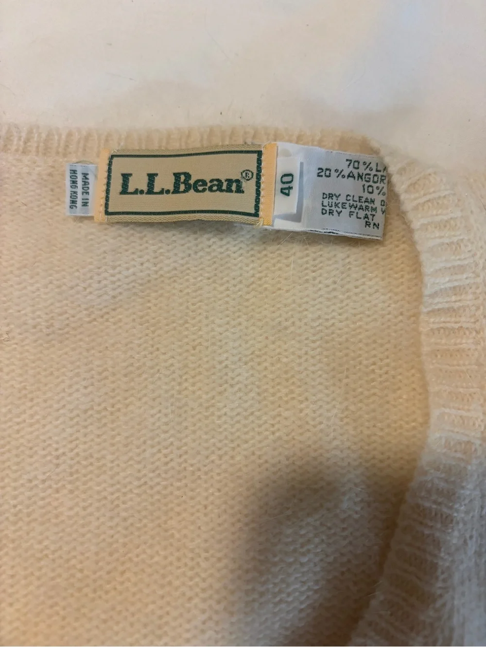 L.L. Bean vintage Men's Cream ribbed V-Neck and him Sweater vest size 40